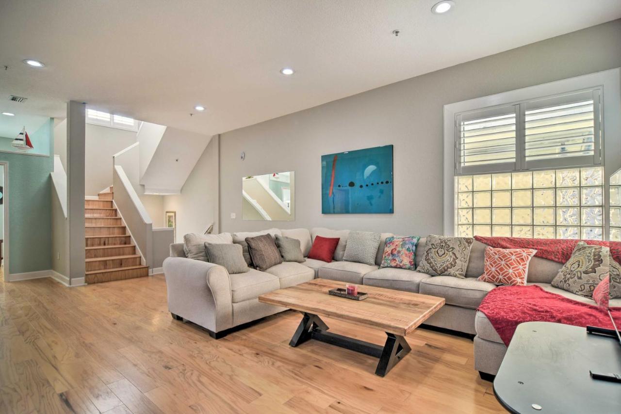 Coastal Sea Side Townhome - Walk To Beach! 克利尔沃特 外观 照片